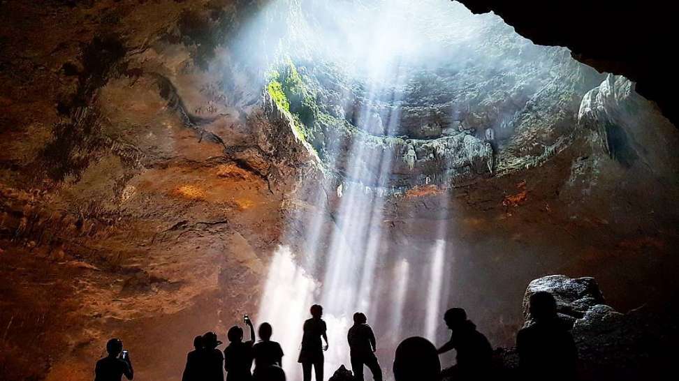 Jelajah Alam dan Budaya: Wisata Indonesia yang Jarang Tersorot