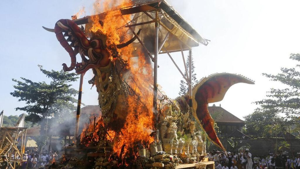 Ritual Ngaben di Bali: Perjalanan Spiritual dan Upacara Pembakaran Jenazah