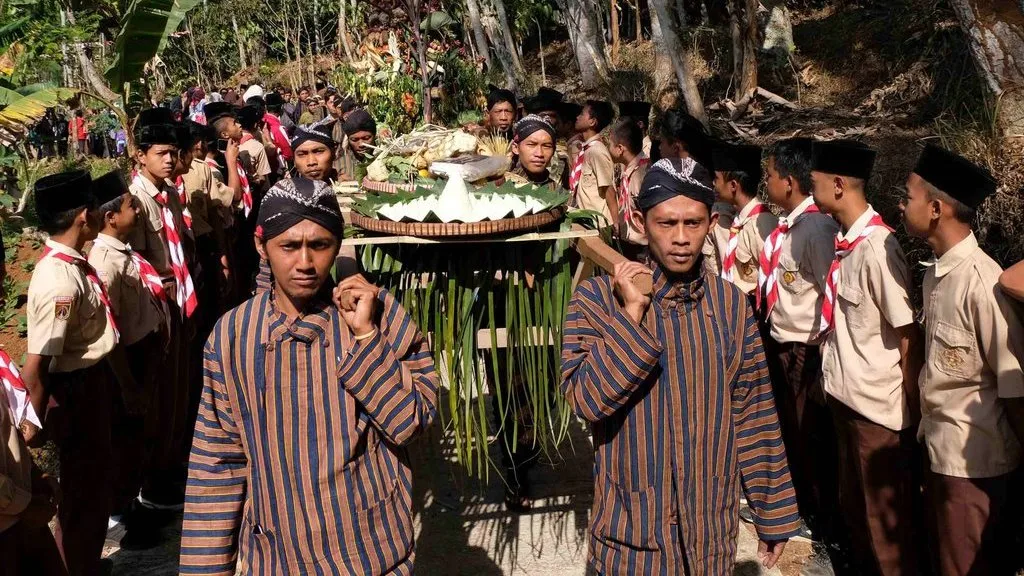 Tradisi Lokal yang Bertahan karena Kepercayaan